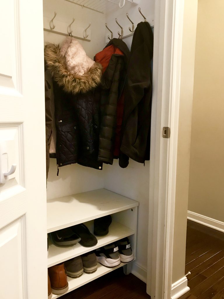 Organization Solutions for your entryway to get you out the door faster even with kids!  And keep you productive!  #momlife #productivity #organization #entryway #tips #hacks #solutions 