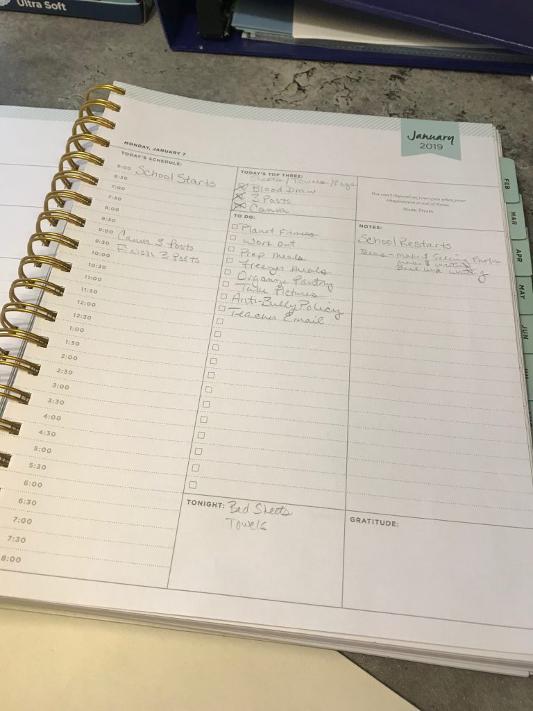 This planner is the best I have ever used! It helps me realize my goals for the whole year! #planner #organization #momlife #stayathomemom #workathomemom