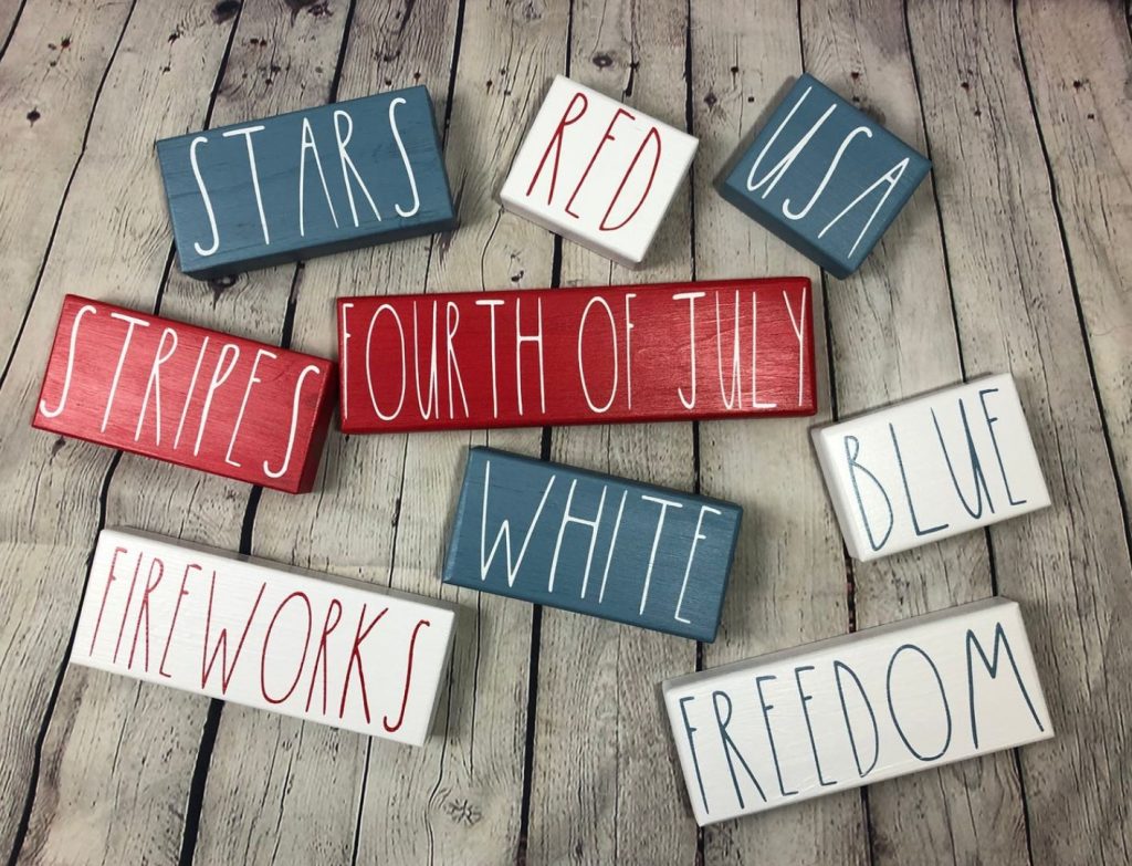 fourth of july festive painted blocks patriotic table decoration ideas