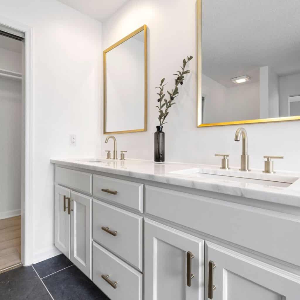 how to clean a cloudy mirror bathroom with gold framed mirrors with no cloudiness